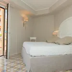 Capri 4*